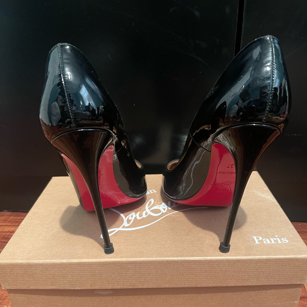Classic So Kate Black Patent Size 37 Slightly Worn With Sole Tip Protector